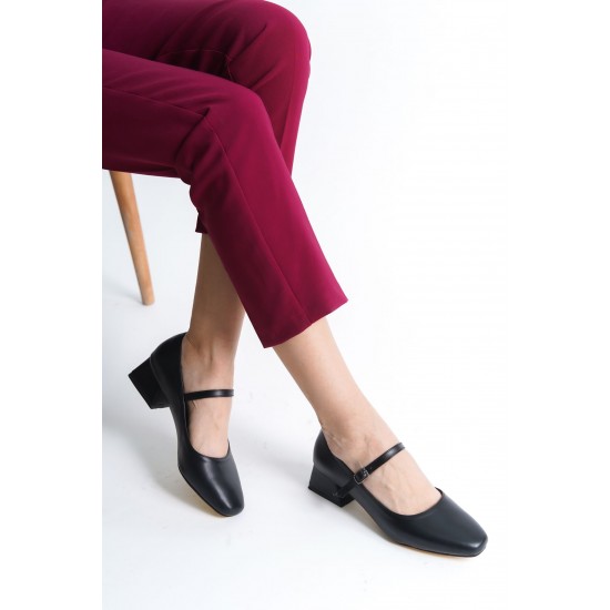 Siyah Cilt Kadın Tek Bantlı Geniş Burunlu Kalın Topuklu Ayakkabı 29205
