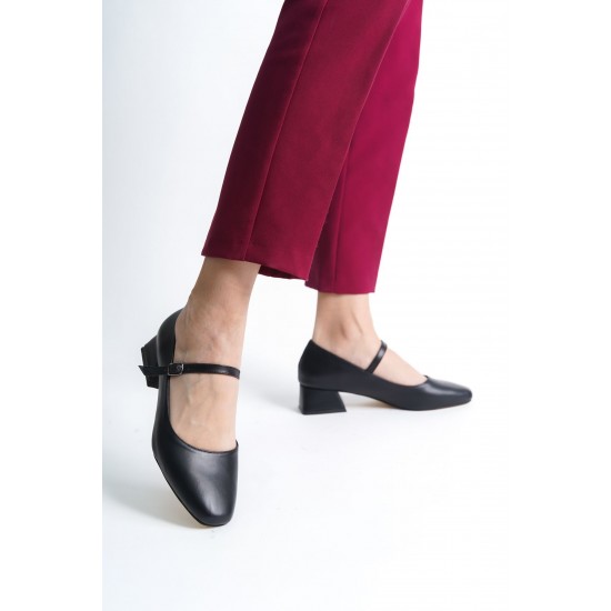 Siyah Cilt Kadın Tek Bantlı Geniş Burunlu Kalın Topuklu Ayakkabı 29205