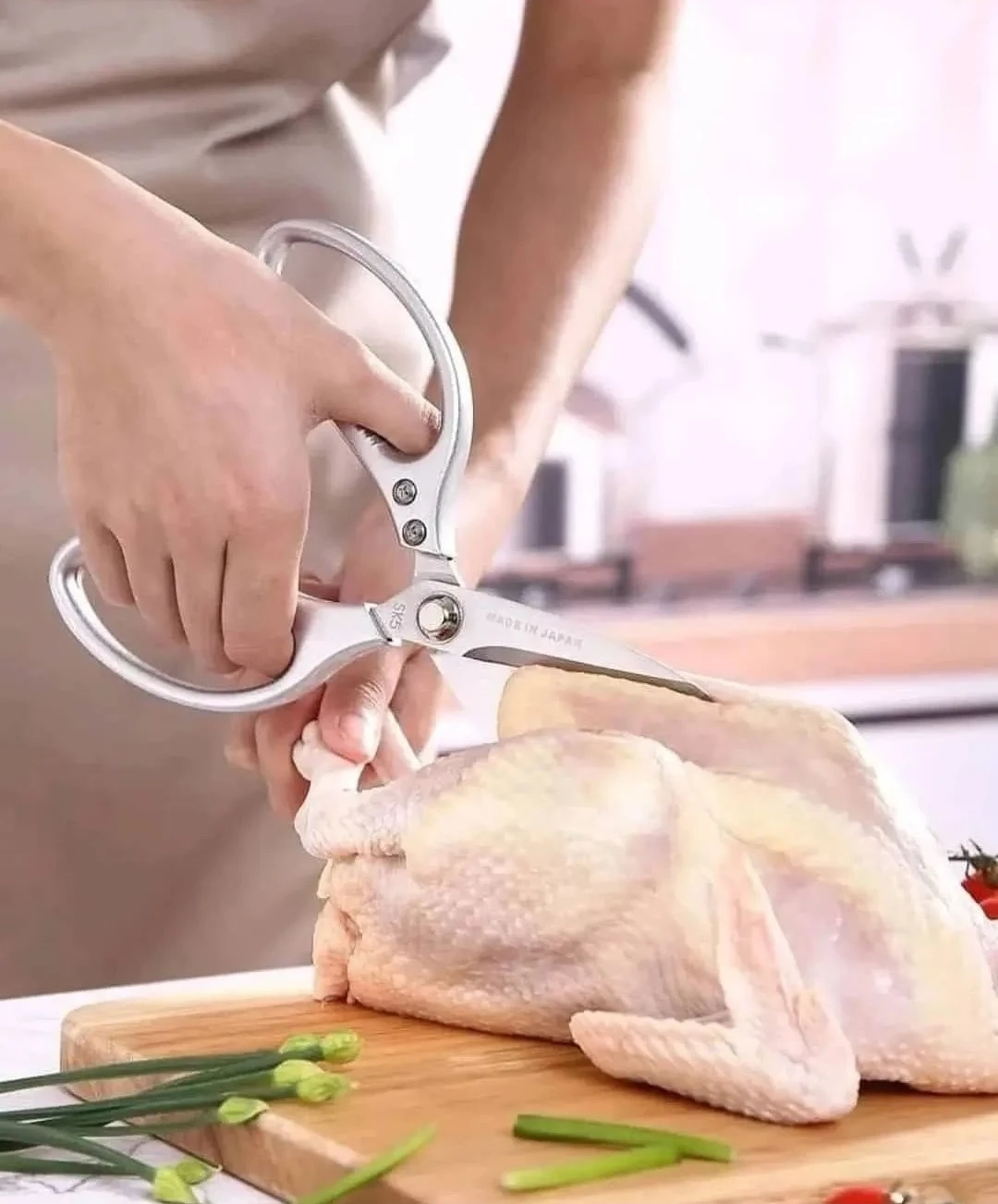 Professional Yaponiya Mətbəx Qayçısı – SK5 Polad Texnologiyası, Erqonomik Metal Tutacaqlı, Toyuq, Balıq və Sərt Qidalar üçün Gücləndirilmiş Universal Qayçı