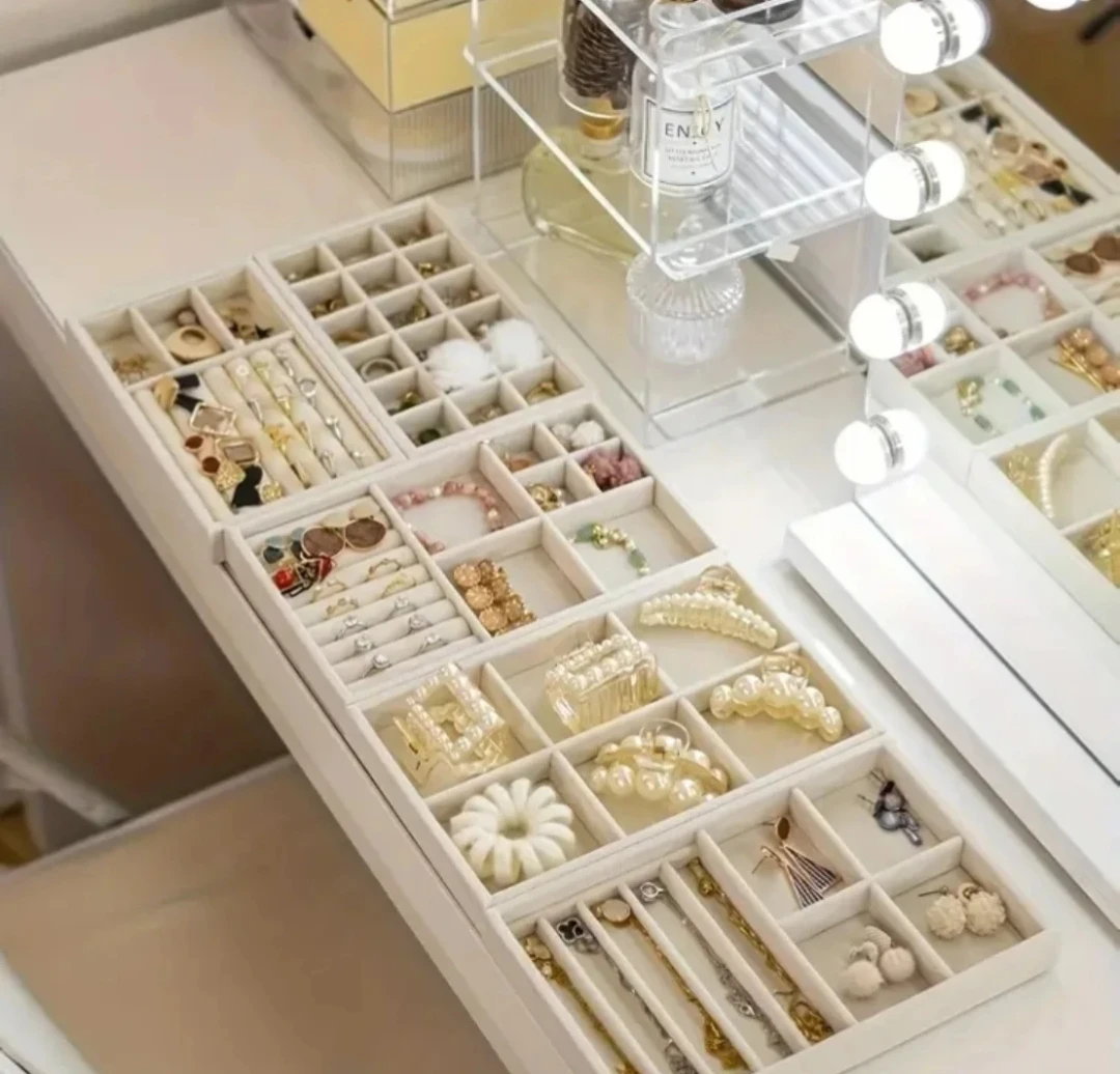 4-lü Dəst Aksesuar Orqanayzeri – Siyirtmə İçi Məxmər Zərgərlik Nizamlayıcı Set