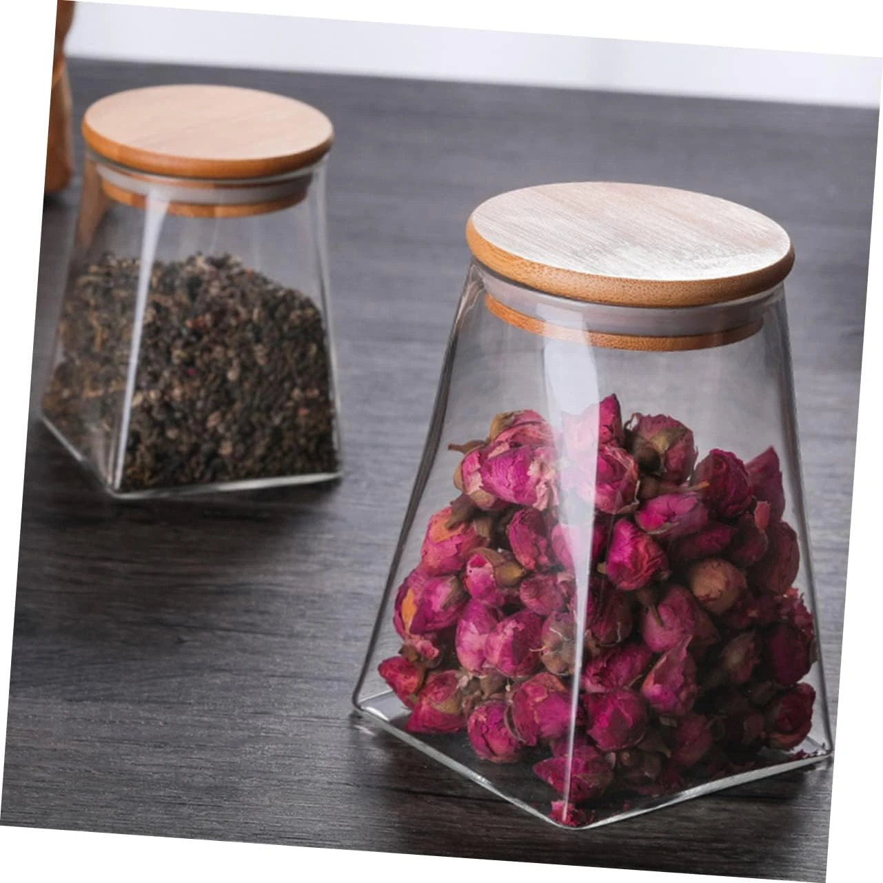 550 ml Piramida Formalı Şüşə Saxlama Qabı – Təbii Bambuk Qapaqlı, Vakuumlu və Dekorativ Ədviyyat Bankası